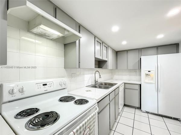 Parkview, 9240 Fontainebleau Blvd #303, Fountainebleau, Florida 33172, image 1