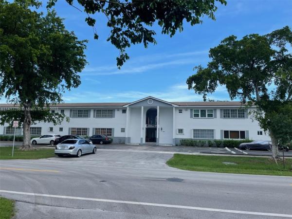 Town & Country, 1431 S 14th Ave #201, Hollywood, Florida 33020, image 2