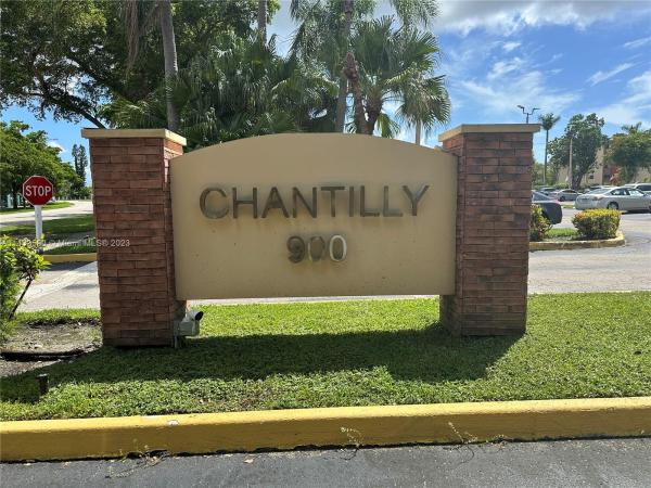 Chantilly, 900 NE 195th St #214, Ives Estates, Florida 33179, image 1