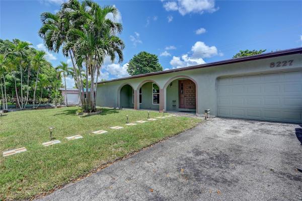 The Knolls, 8227 Windsor Dr, Miramar, Florida 33025, image 2