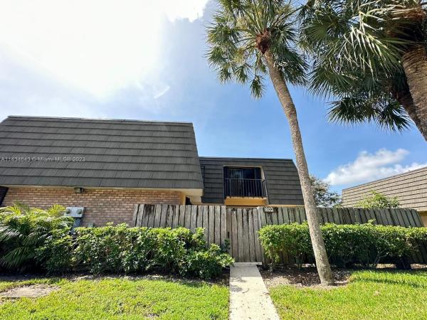 Village Of Sandalwood Lakes, 1802 18th Way #1802, West Palm Beach, Florida 33407, image 1