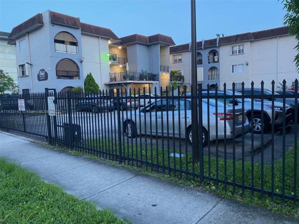 Chalet East, 300 W 74th Pl #205, Hialeah, Florida 33014, image 1