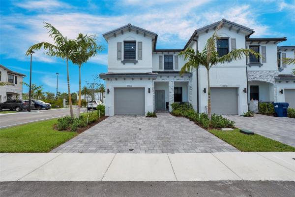 Viewpoint At Vista Lago, 20366 NW 4th Path, Miami Gardens, Florida 33169, image 1