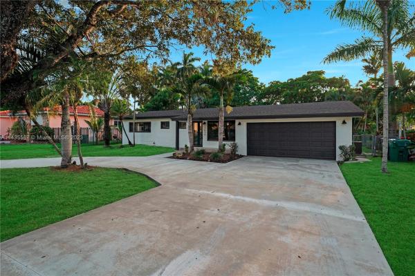 Biscayne Gardens, 13636 NE Miami Ct, Golden Glades, Florida 33161, image 2