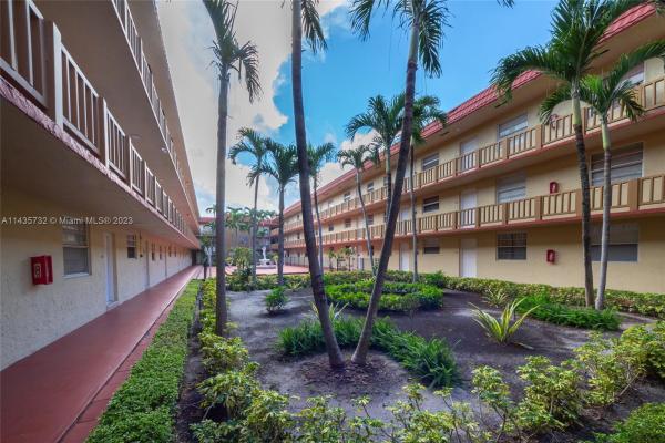 Royal Palm Gardens, 4655 Palm Ave #133, Hialeah, Florida 33012, image 1