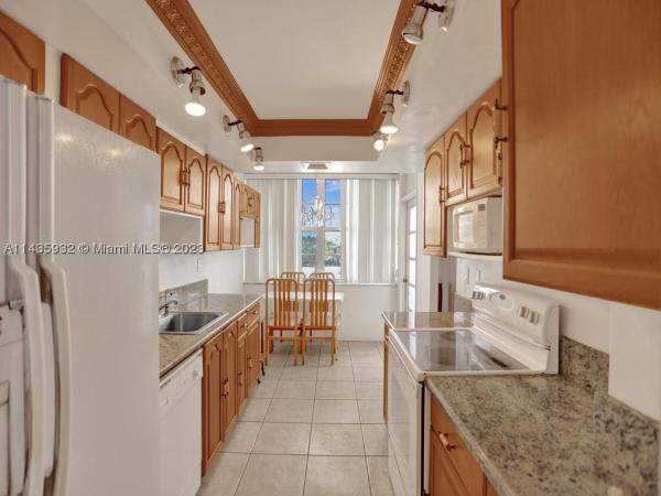 Del Prado North, 18051 Biscayne Blvd #304-1, Aventura, Florida 33160, image 3