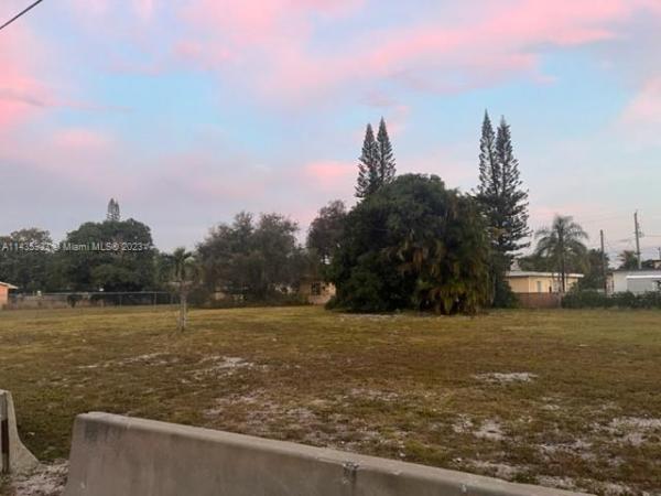 Hallandale Park, 221-229 SE 10th St, Hallandale Beach, Florida 33009, image 1