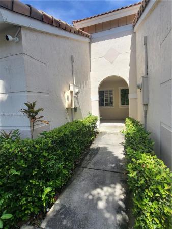 Banyan Oakridge, 4926 SW 32nd Ave, Dania Beach, Florida 33312, image 1