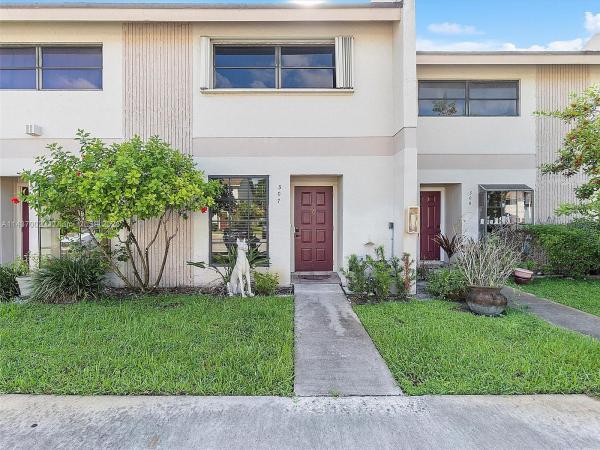 Pines Of Oakland Forest, 2700 S Oakland Forest Dr #307, Oakland Park, Florida 33309, image 1