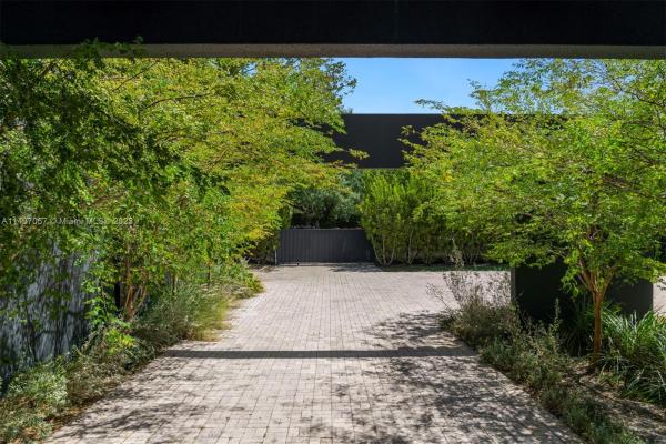 Martin Suburban Acres, 9800 E Suburban Dr, Pinecrest, Florida 33156, image 1