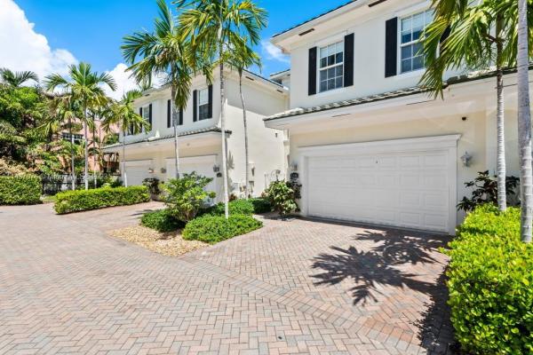 Jamestown Square, 1139 N Victoria Park Rd #1, Fort Lauderdale, Florida 33304, image 1