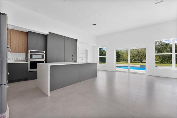 Biscayne Gardens, 13780 N Miami Ave, Golden Glades, Florida 33168, image 1