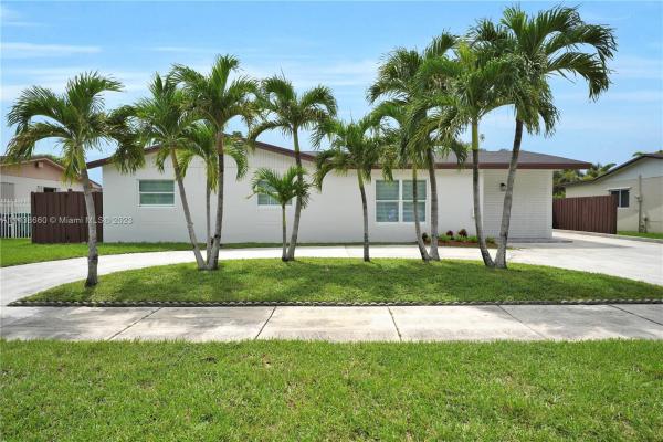 Royale Green, 5030 SW 127th Pl, Kendale Lakes, Florida 33175, image 2