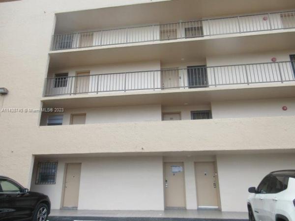 Pineside, 8895 Fontainebleau Blvd #109, Fountainebleau, Florida 33172, image 1