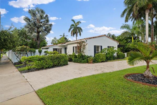 Gulfstream Estates, 924 NE 4th St, Hallandale Beach, Florida 33009, image 1