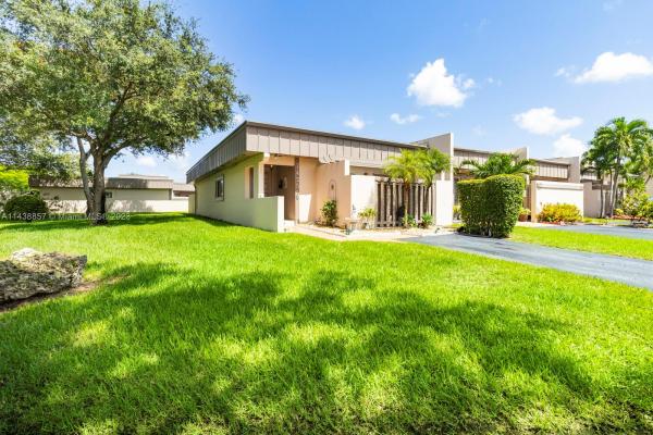 Creekside Villas, 7425 SW 106th Ct, Kendall, Florida 33173, image 1