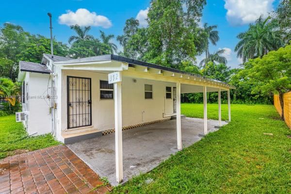 Biscayne Gardens, 392 NE 152nd St, Golden Glades, Florida 33162, image 2