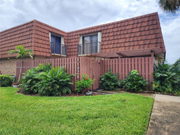 Village At Lake Pine, 11926 SW 12th Ct, Davie, Florida 33325, image 2