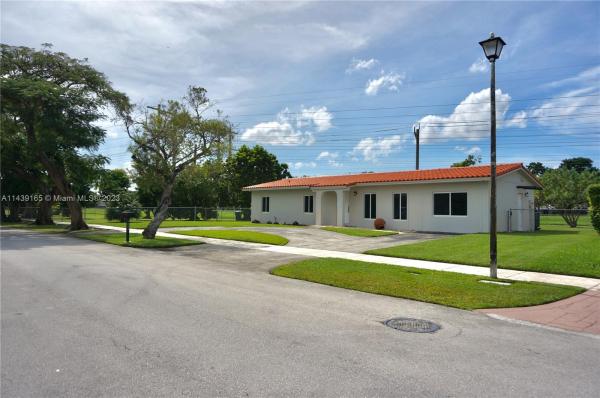 Winston Park, 7602 SW 135th Pl, Kendale Lakes, Florida 33183, image 2