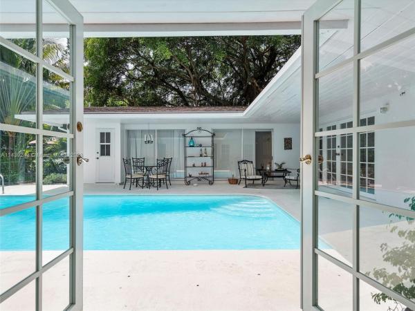 Cutler Ridge, 9910 Pan American Dr, Cutler Bay, Florida 33189, image 2