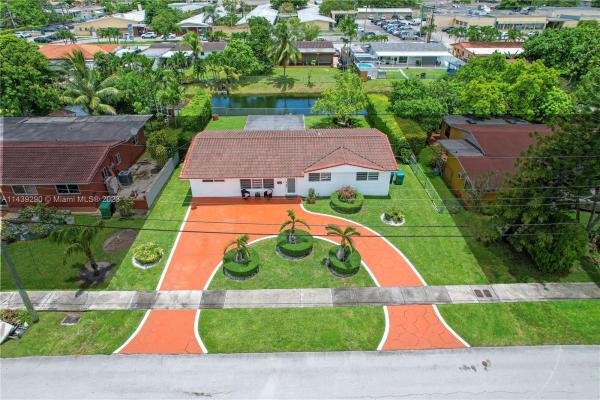 Heftler Homes, 4601 SW 104th Ct, Westwood Lakes, Florida 33165, image 1