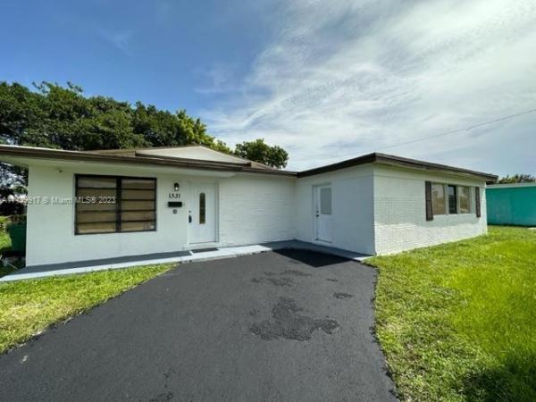 Scott Lake Manor, 1331 NW 170th Ter, Miami Gardens, Florida 33169, image 2