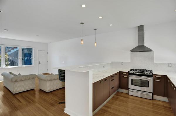 The Esquire House, 4710 Pine Tree Dr #40, Miami Beach, Florida 33140, image 1