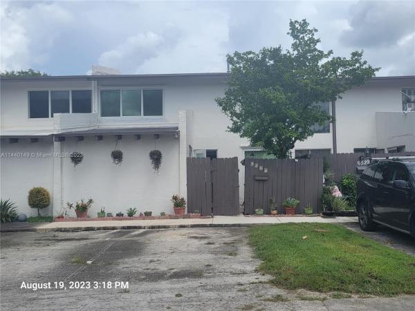 Snapper Creek Townhouses, 6525 SW 113th Ave, Kendall, Florida 33173, image 2