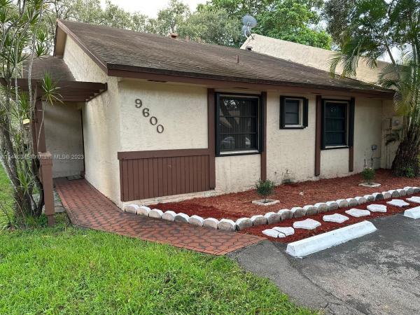 East Lakes Townhomes, 9600 NW 16th Ct #9600, Pembroke Pines, Florida 33024, image 1