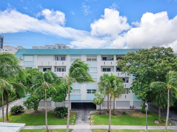 Blue Pelican, 300 Galen Dr #402, Key Biscayne, Florida 33149, image 1