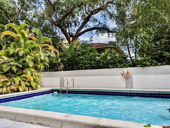 8950 NE 8th Ave #303, Unincorporated Dade County, Florida 33138, image 2