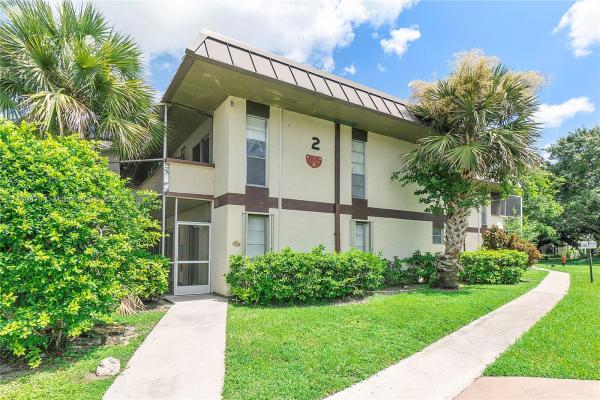 Greenway Village North, 2 N Greenway Vlg N #112, Royal Palm Beach, Florida 33411, image 1