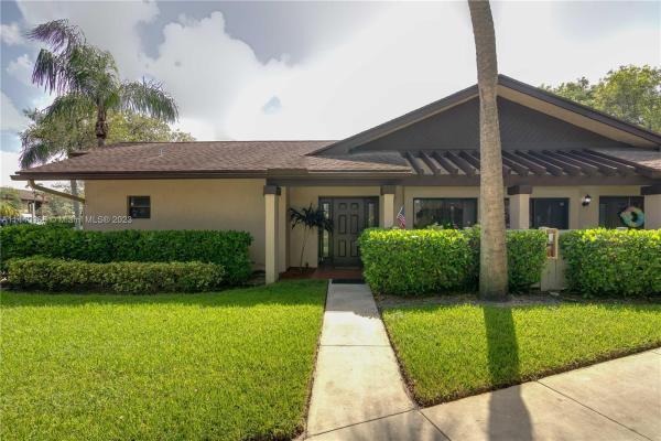 Applewood Village 1, 2722 Carambola Cir N #17106, Coconut Creek, Florida 33066, image 1