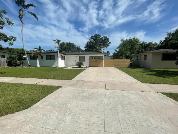 Pine Tree Manor, 9710 Thanksgiving Dr #, Cutler Bay, Florida 33157, image 1