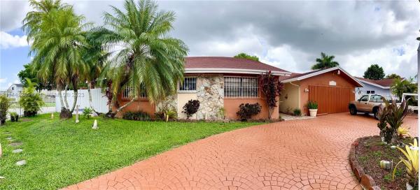 Ramas Of Kendall, 14691 SW 108th St, The Hammocks, Florida 33186, image 1
