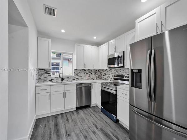 Liberia, 2214 Cody St, Hollywood, Florida 33020, image 2