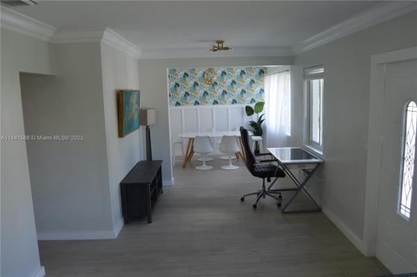 528 NW 102nd St, Unincorporated Dade County, Florida 33150, image 2