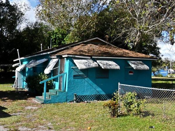 Helen Hammond's, 435 N 15th St, Fort Pierce, Florida 34950, image 1