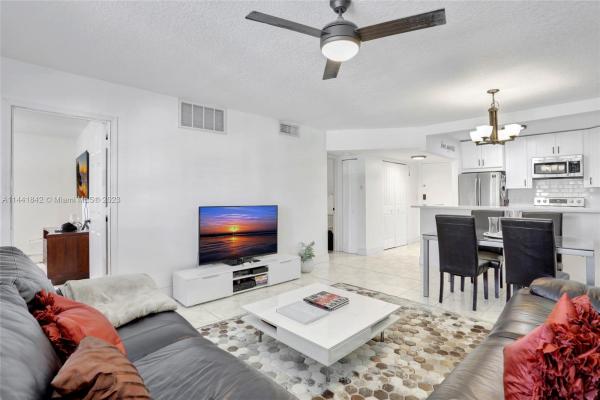 Barcelona North, 253 S Cypress Rd #218, Pompano Beach, Florida 33060, image 1