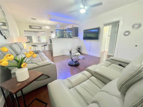 Fulford Homes, 15783 NE 18th Ave, North Miami Beach, Florida 33162, image 1