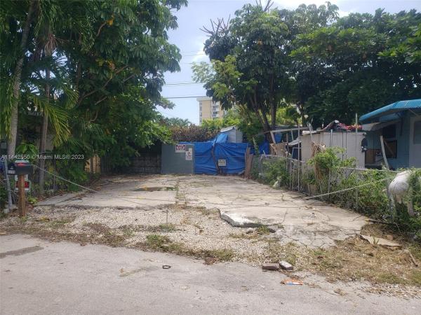 Trailer City, 2290 NE 135th Ln, North Miami Beach, Florida 33181, image 1