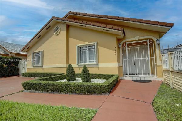 Christys, 7542 W 32nd Ave, Hialeah, Florida 33018, image 1