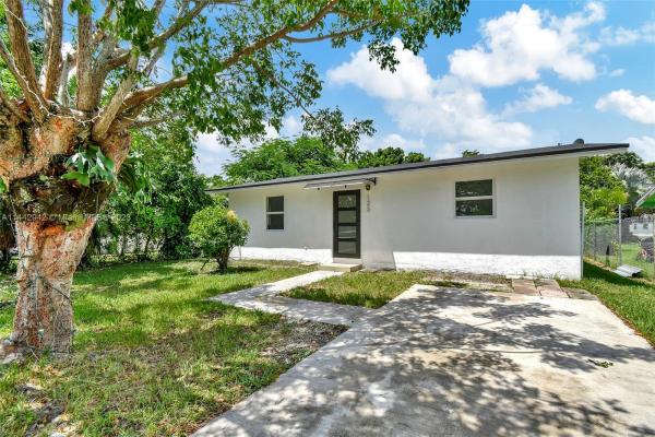 Homestead No HOA, 122 NW 8th Ave, Homestead, Florida 33030, image 1