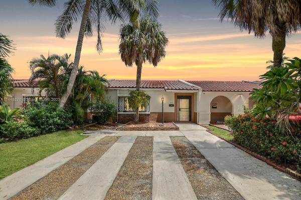 Lake Martha, 7118 Laurel Ln #., Miami Lakes, Florida 33014, image 1