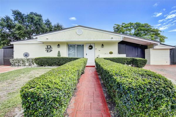 Cutler Ridge, 10000 Bahama Dr, Cutler Bay, Florida 33189, image 2