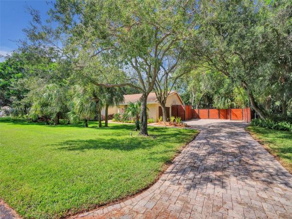 Gaylord Estates, 9461 SW 147th St, Kendall, Florida 33176, image 1