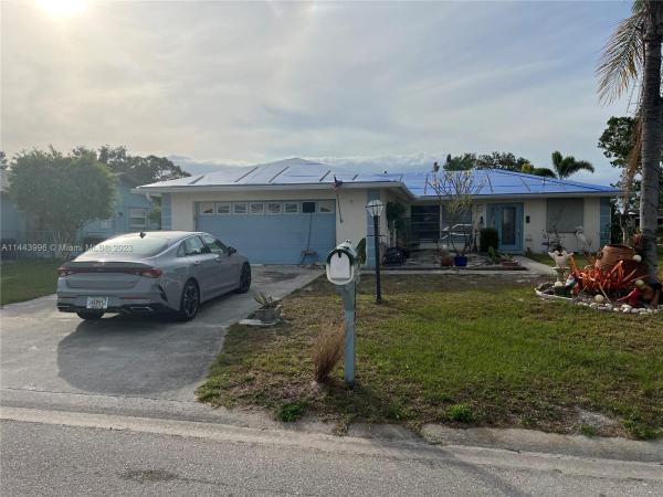 Foxmoor Pines, 1342 Torreya Cir, Fort Myers, Florida 33917, image 1