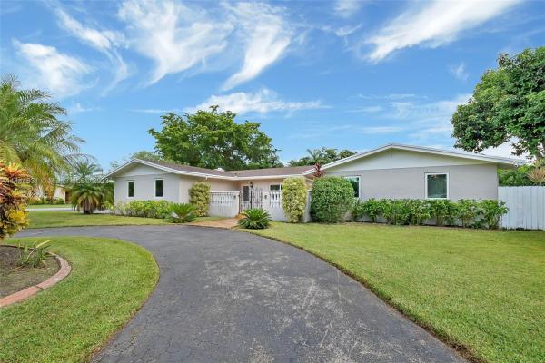 Pinewood Estates, 8965 SW 177th Ter, Palmetto Bay, Florida 33157, image 1