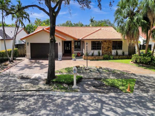 Royal Oaks, 8260 NW 168th St, Miami Lakes, Florida 33016, image 2