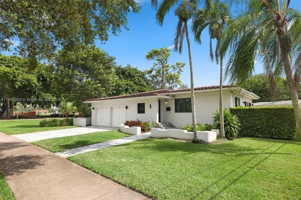 Coral Gables Country Club, 3411 Riviera Dr, Coral Gables, Florida 33134, image 2